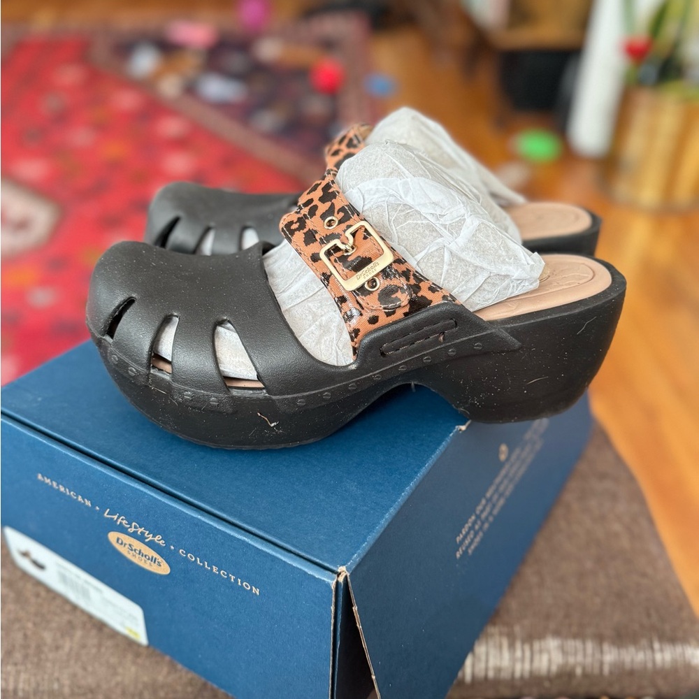 Dr.Scholls. dance on . 9m women’s clogs. Black . Brand new in box.